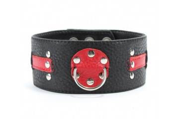 Чёрно-красный ошейник с клёпками