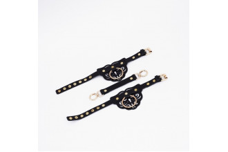 Черные кожаные оковы с резными узорами и клепками Черные кожаные оковы с резными узорами и клепками