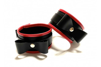 Черно-красные наручники с бантиками из эко-кожи