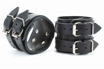 Черные широкие наручники с двумя ремешками
