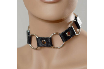 Кожаный черный ошейник с кольцами