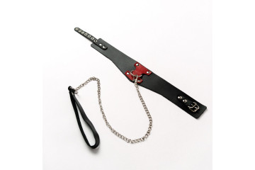 Черный широкий ошейник с красным декором и поводком