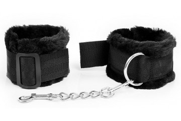 Черные оковы на регулируемых пряжках