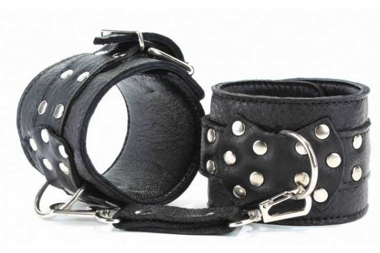 Чёрные наручники из кожи с пряжкой Чёрные наручники из кожи с пряжкой