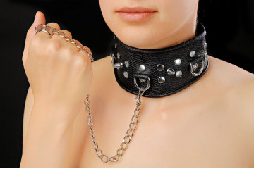 Чёрный ошейник из кожи