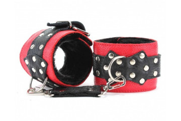 Красно-черные наручники c меховой подкладкой